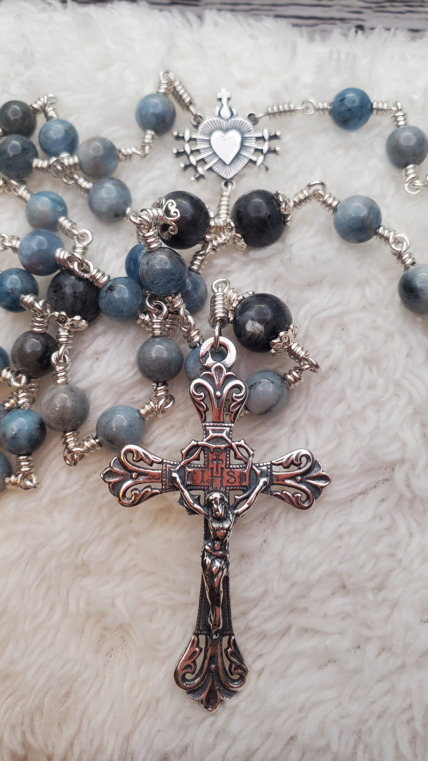 Heirloom Rosary – Sterling Silver/Aquamarine and Black Labradorite